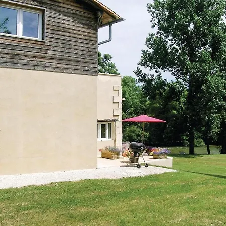 Riverside Retreat Ferienhaus La Barde