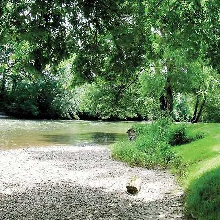 Riverside Retreat 펜션 La Barde