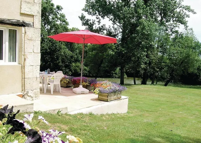 Riverside Retreat Дом отдыха La Barde