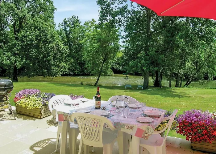 Дом отдыха Riverside Retreat *